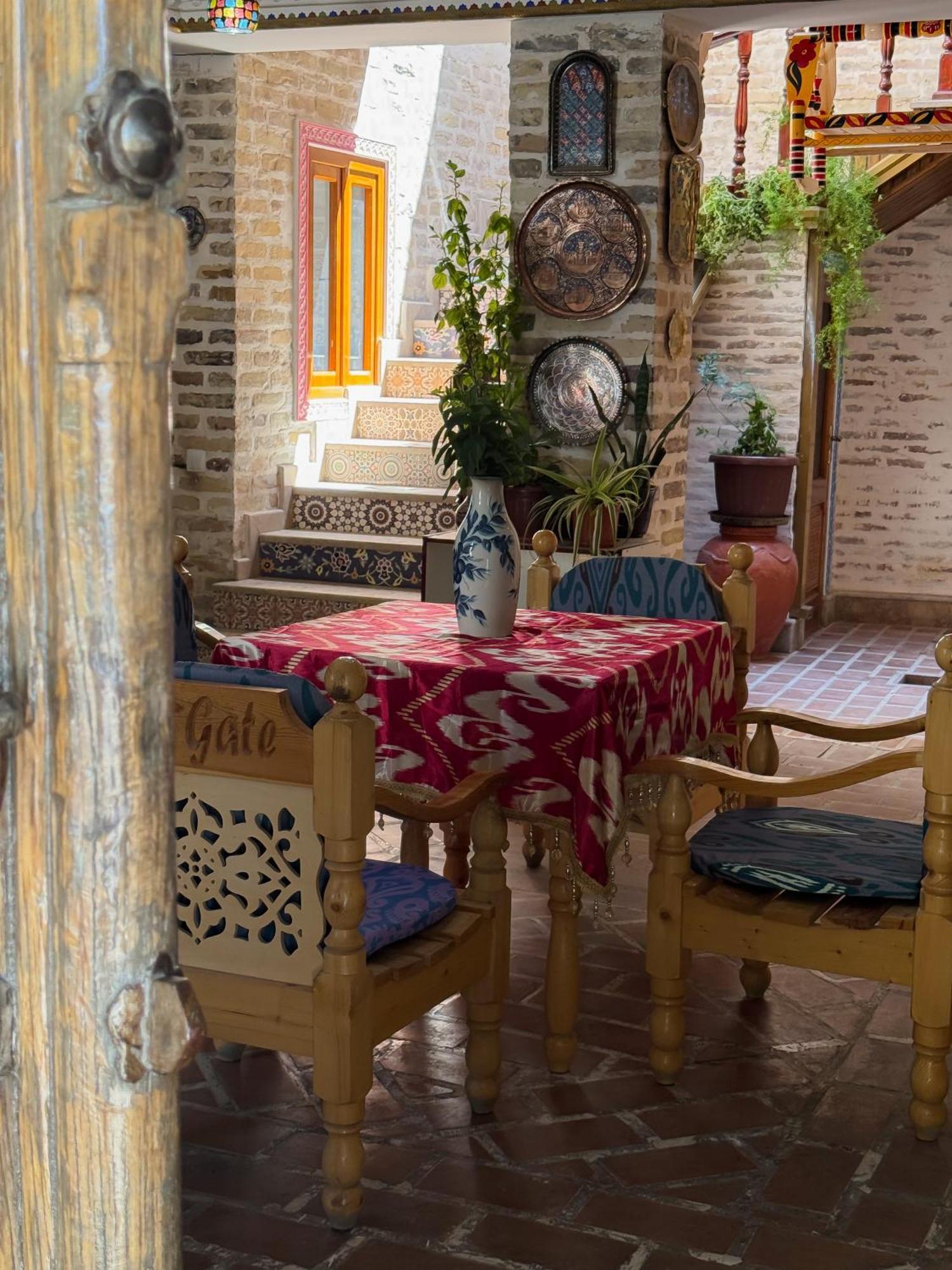 Old Gate Family Guest House Buchara Exteriör bild